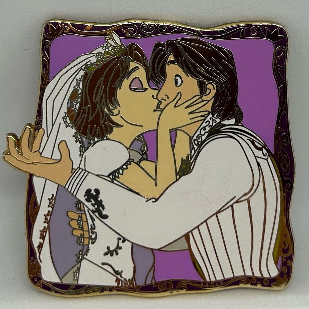 “Tangled” Wedding Fantasy Jumbo Pin, LE 75.